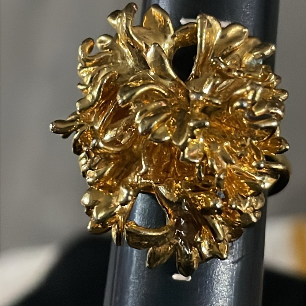 Vintage adjustable goldtone flower ring - Picture 3 of 4